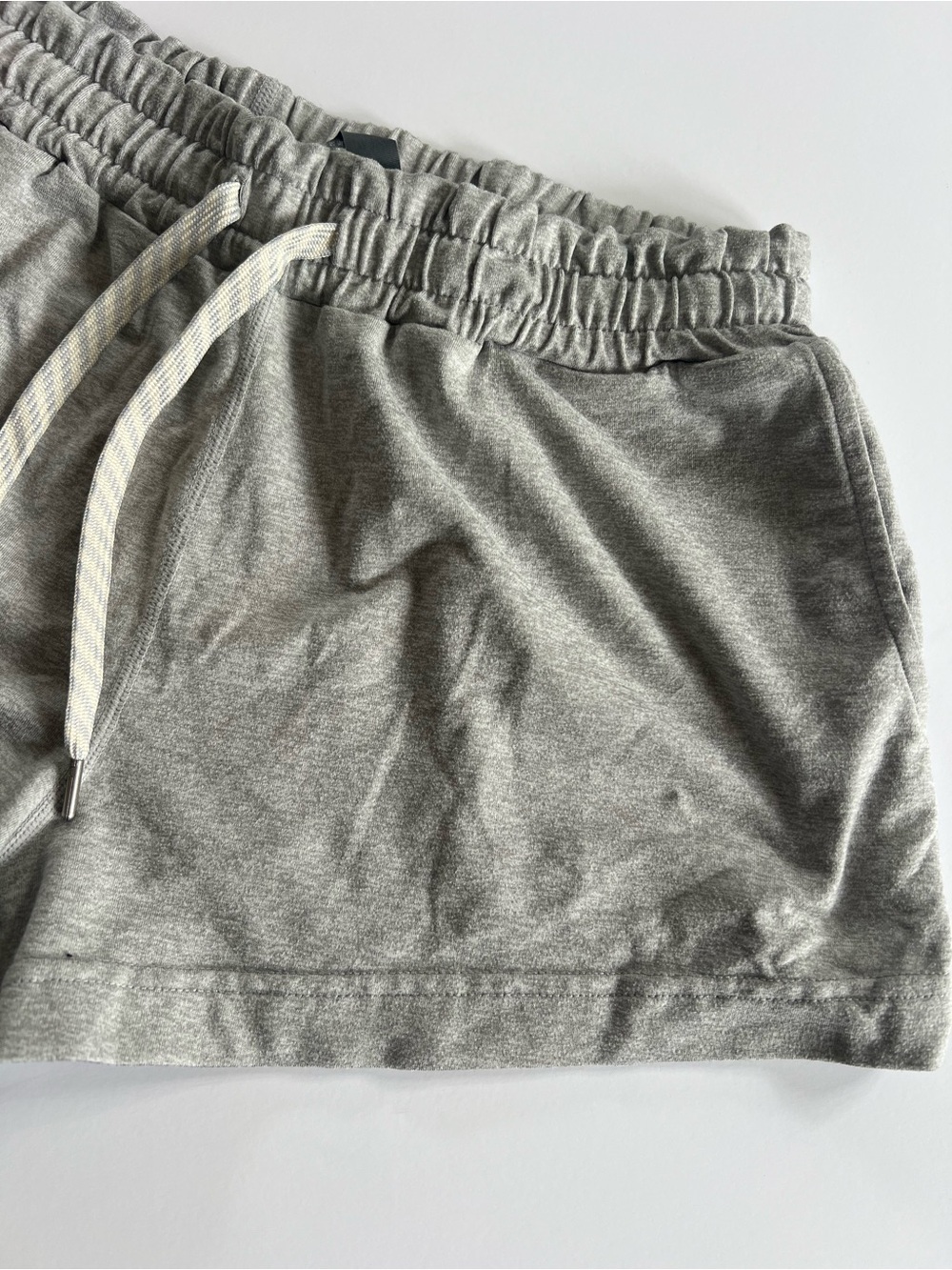 EUC Vuori Halo Performance Women's Athletic Sweat Shorts Loungewear Gray Sz S - Picture 3 of 11